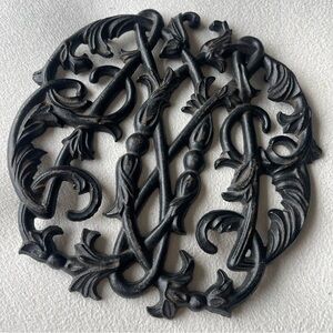 VTG 1950 Virginia Metalcrafters Colonial Williamsburg Cypher Cast Iron Trivet